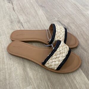 NEW Women’s Universal Thread Dez Woven Slides